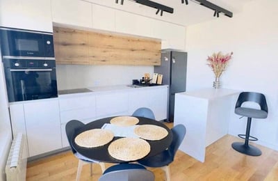 Vermietung einer stilvollen 2-Zimmer-Wohnung, 50 m², Stadtzentrum, Serbien